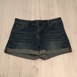 Women’s Cuffed Denim Shorts